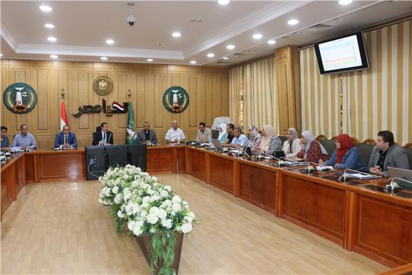 محافظ المنوفية خلال اجتماعه برؤساء الوحدات المحلية