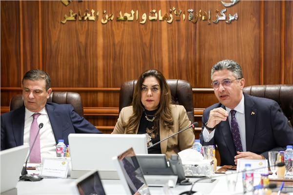  3 وزراء  يعقدون اجتماعاً مع المحافظين عبر الفيديو كونفرانس