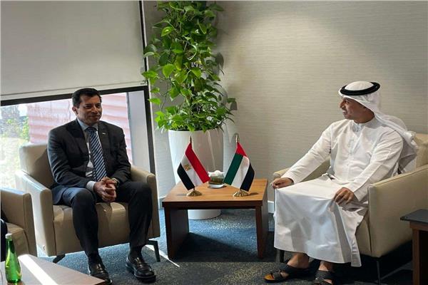 وزير الرياضة مع نظيره الإماراتي 