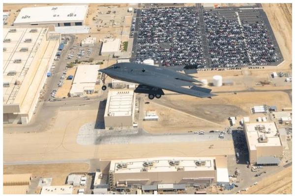قاذفة B-2 "روح نبراسكا" التابعة للقوات الجوية الأمريكية