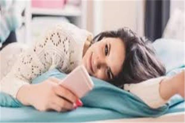  استخدام الهاتف عند الاستيقاظ ليلاً