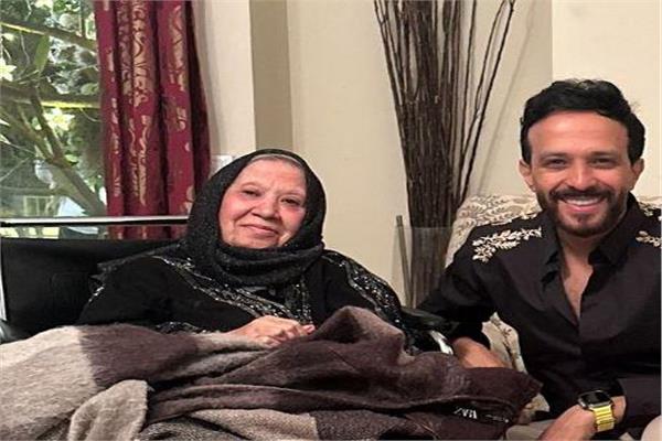  أحمد عصام ووالدته