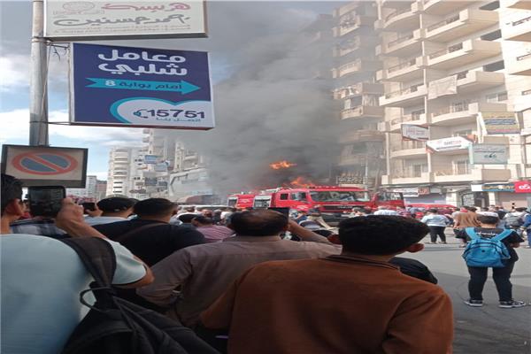 حريق داخل محل هواتف محمولة