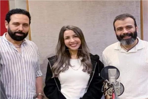 المطربة جنات وفريق عمل أغنية "رد فعل"