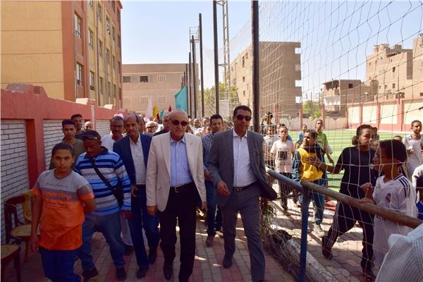محافظ الأقصر يتفقد مشروعات المبادرة الرئاسية