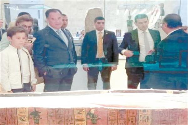 وزيرا الصحة اليونانى والقبرصى خلال جولتهما بالمتحف