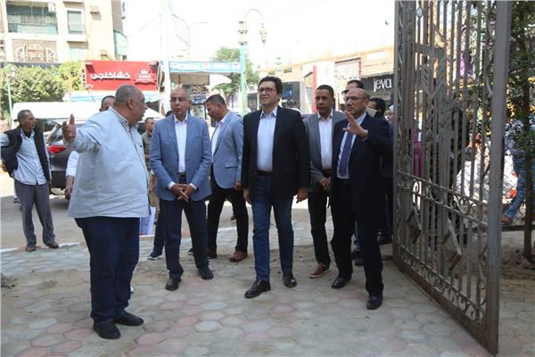 اللواء عماد كدواني محافظ المنيا ووزير الثقافة خلال الجولة 