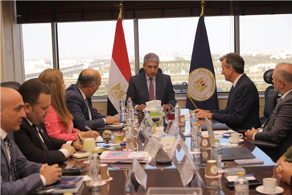 وزير السياحة ومسئولو شركة أرويا كروز للرحلات البحرية