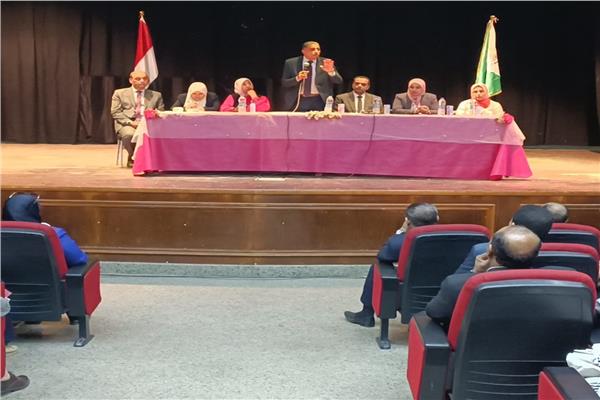 اجتماع وكيل وزارة التربية والتعليم بالجيزة