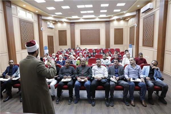 محاضرة تثقيفية لشباب المنيا بمركز الأزهر العالمي للفتوى