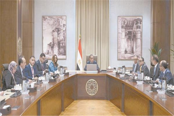 د. مصطفى مدبولى خلال اجتماع لمتابعة  الاستعدادات النهائية للمنتدى