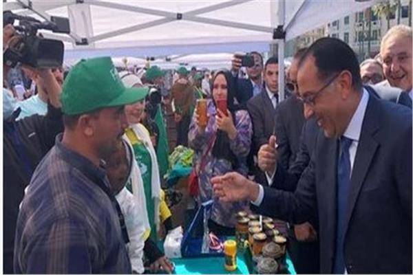 د. مدبولى خلال جولته بالإسكندرية