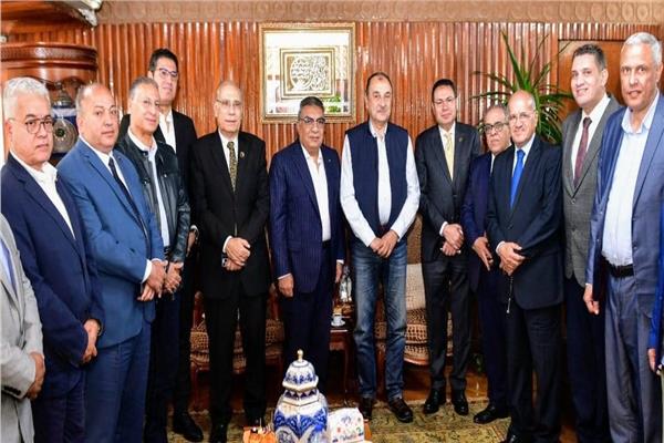 وزير قطاع الأعمال العام يستهل زيارته لشركة الدلتا للأسمدة بطلخا