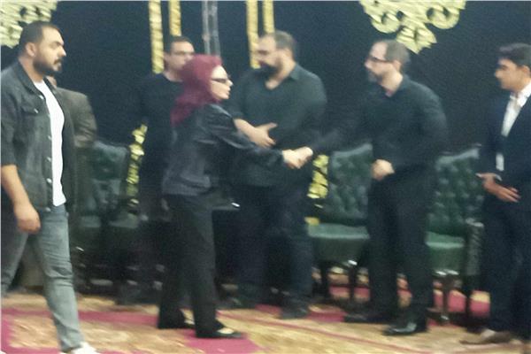نبيلة عبيد تحضر عزاء حسن يوسف بمسجد عمر مكرم