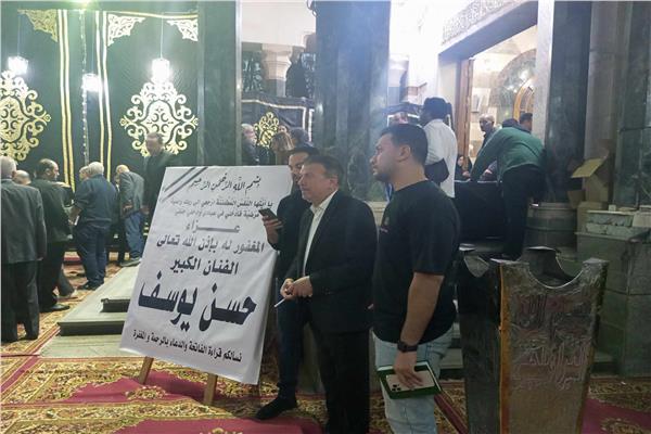 أحمد سلامة يقدم واجب العزاء لأسرة حسن يوسف