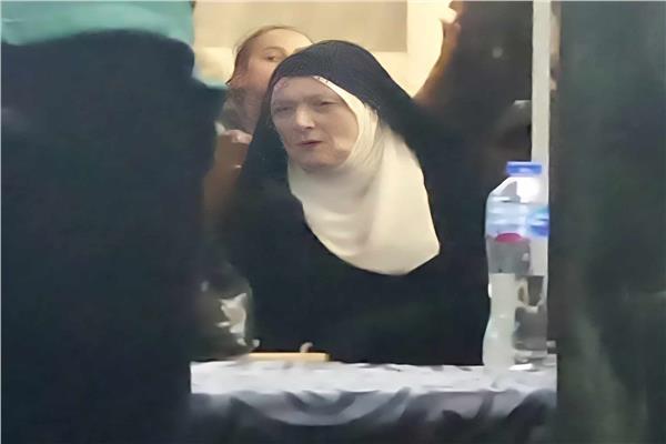 وصول الفنانة شمس البارودي عزاء زوجها حسن يوسف
