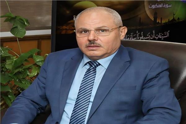 الدكتور ناصر مندور رئيس جامعة قناة السويس