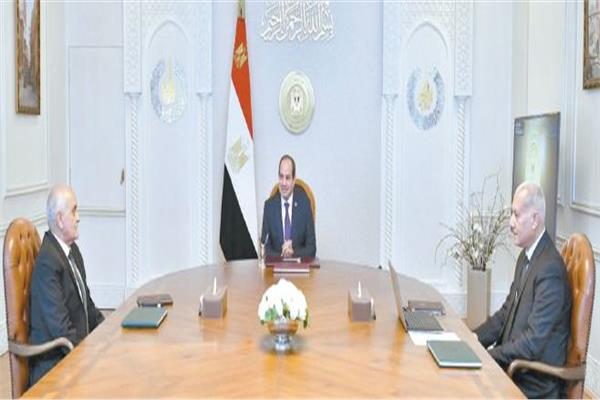 الرئيس عبدالفتاح السيسى خلال لقائه اللواء السيد الغالى واللواء أحمد الأشعل