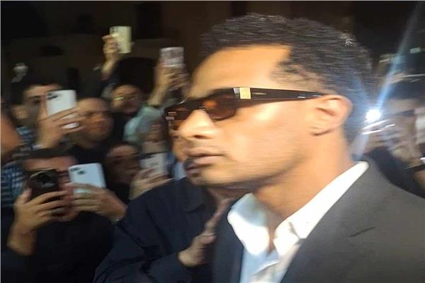 محمد رمضان يصل عزاء مصطفى فهمي