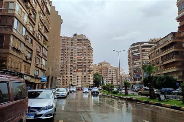 غيوم وأمطار خفيفة
