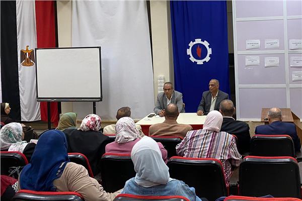 ياسر محمود وكيل وزارة التربية والتعليم في السويس 