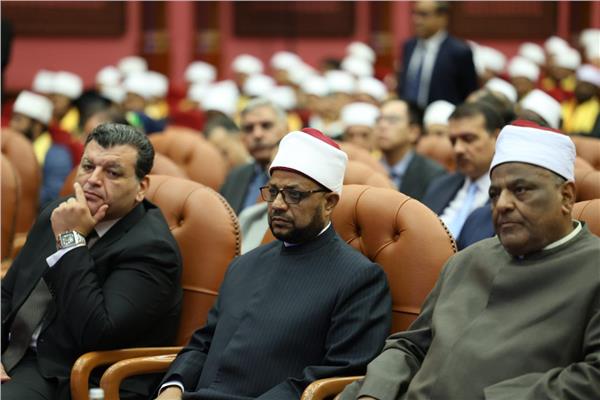 جانب من حفل تخريج الطلاب الوافدين