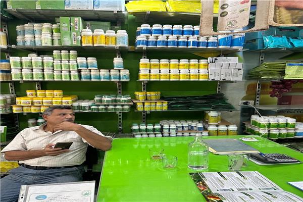 خلال ضبط 68334 عبوة مبيدات مجهولة المصدر