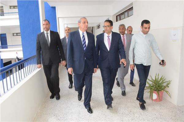 اللواء أشرف الجندي محافظ الغربية خلال الجولة