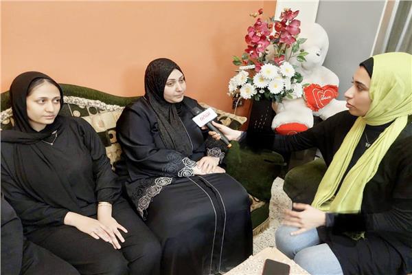 محررة هاجر عودة مع أهل الطالب محمود