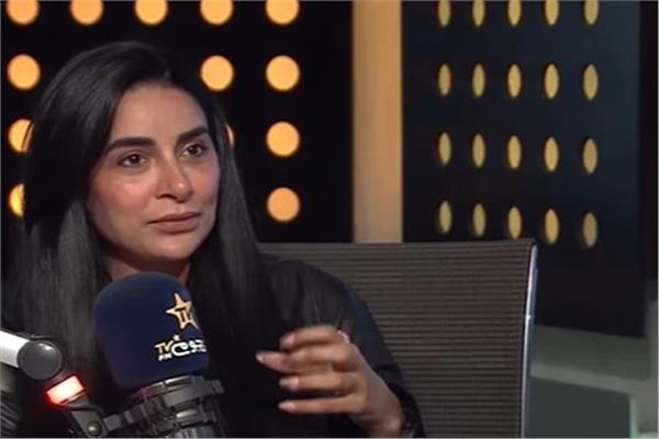  الفنانة جوري بكر