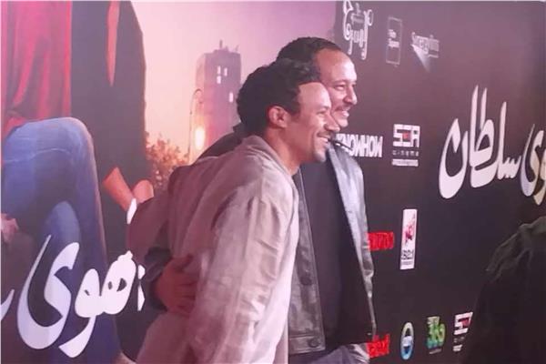 وصول "أحمد داوود" العرض الخاص لفيلم "الهوى سلطان"