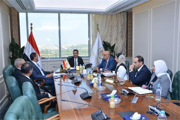 وزير التموين يبحث تطوير منظومة التموين والتحول الرقمي مع كبرى الشركات العالمية 