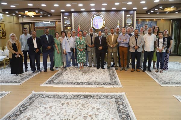 وفد طبي هولندي يزور مستشفيات قنا الجامعية