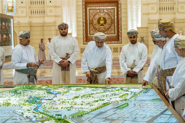  السلطان هيثم بن طارق يستعرض المخطط الإنشائي لمدينة السلطان هيثم