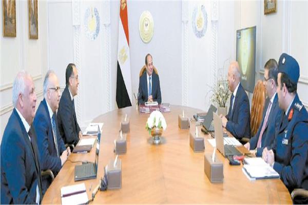 الرئيس عبدالفتاح السيسى خلال لقائه مدبولى وكامل الوزير لبحث التنمية فى محافظة الوادى الجديد