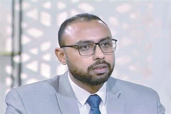 د.على الإدريسى الخبير الاقتصادى