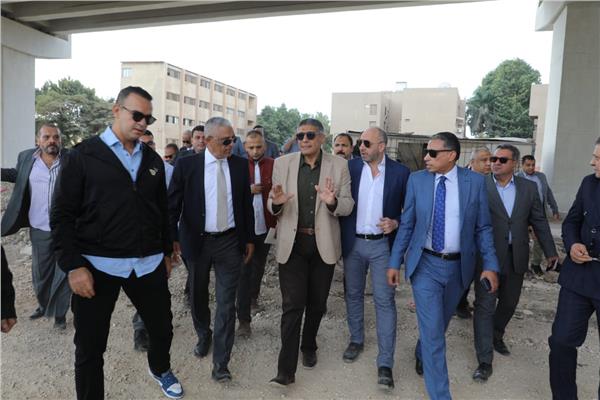 المهندس عادل النجار محافظ الجيزة خلال الجولة