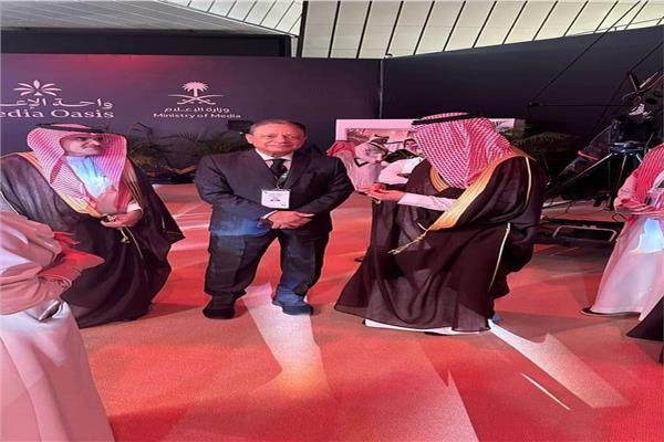 رئيس الأعلى للإعلام يتفقد المركز الإعلامي للقمة العربية الإسلامية بالرياض 
