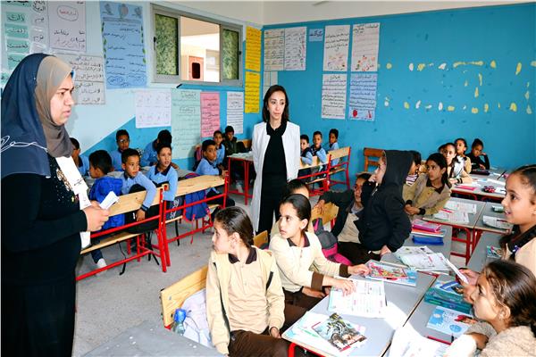 الدكتورة جاكلين عازر محافظ البحيرة محافظ البحيرة خلال الجولة 