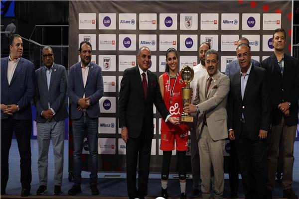 تتويج فريق سيدات سلة الأهلي بكأس السوبر المصري