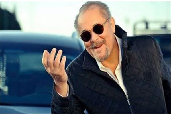 الفنان الراحل محمود عبد العزيز