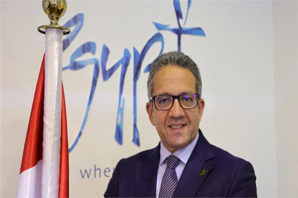 الدكتور خالد العناني وزير السياحة والآثار المصري الأسبق