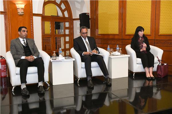 الدكتور خالد عبدالحليم محافظ قنا