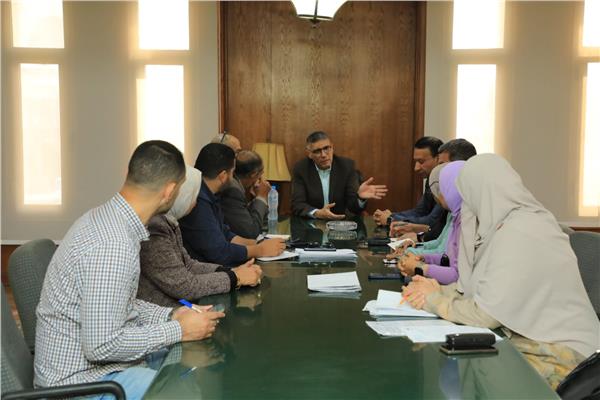 محافظ الجيزة خلال لقائه الموسع بمقر المنطقة الصناعية والاستثمارية بأبو رواش