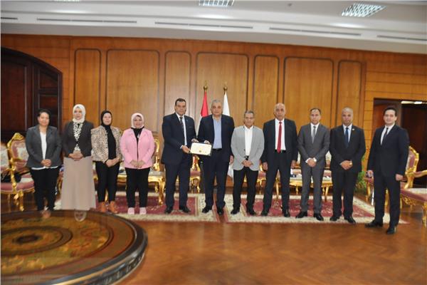 الدكتور عبد الرازق دسوقي، رئيس جامعة كفر الشيخ خلال اللقاء