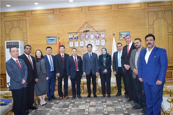 رئيس جامعة بنها يستقبل وفد جامعة ووهان بالصين