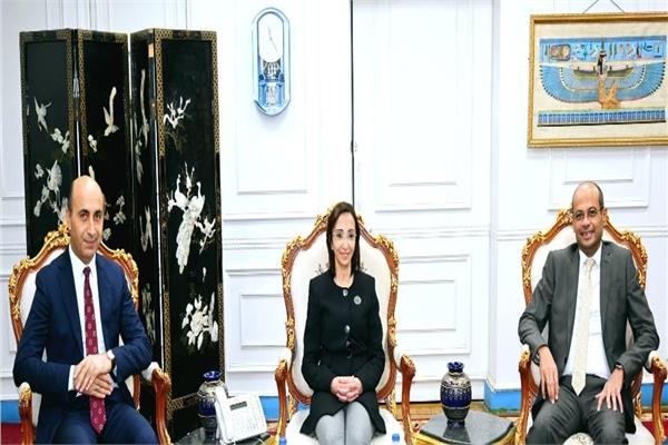  الدكتورة جاكلين عازر محافظ البحيرة 