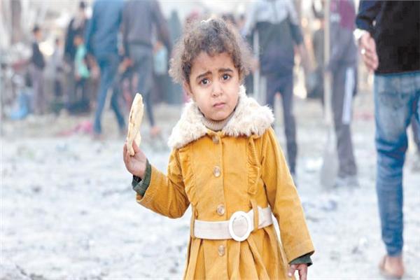 الجوع يعصف بأطفال غزة