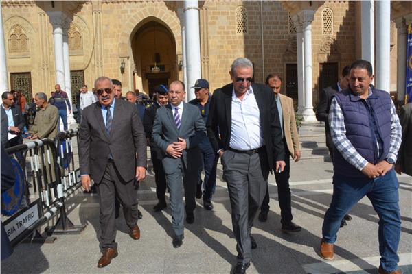 محافظ الغربية يناقش مشاكل المواطنين