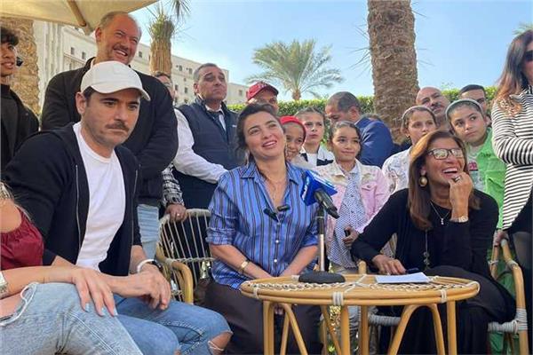 أحمد عز وساندرا نشأت